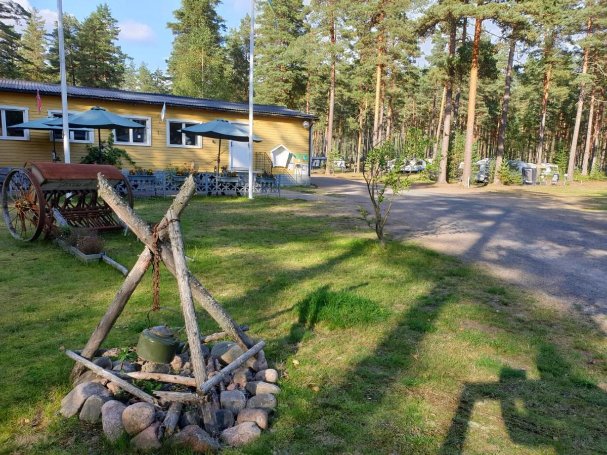 Hostel And Vandrarhem Lupin Naturcamping Lagom Grasmark Exterior photo